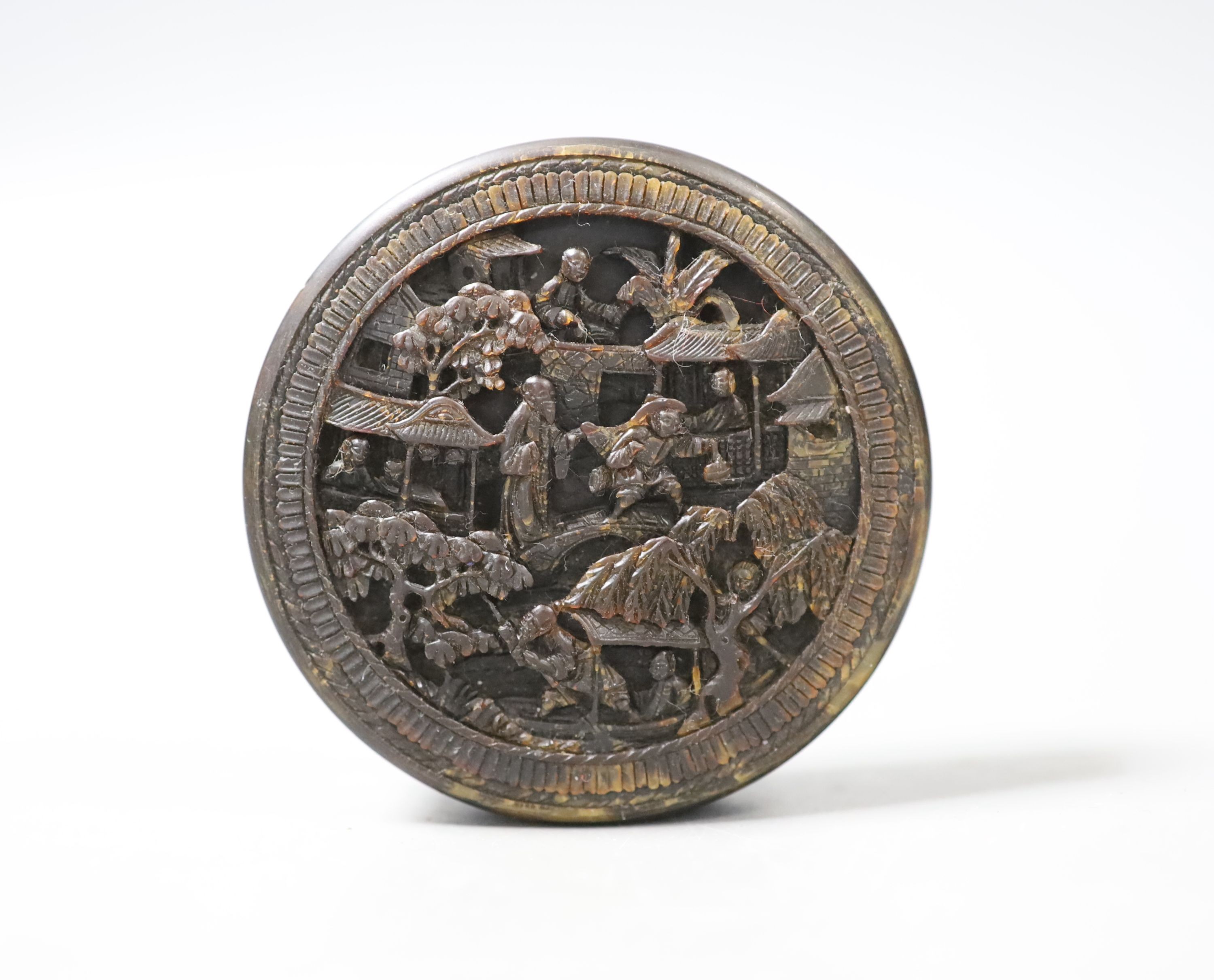 A 19th century Chinese export tortoiseshell snuff box, diameter 8cm